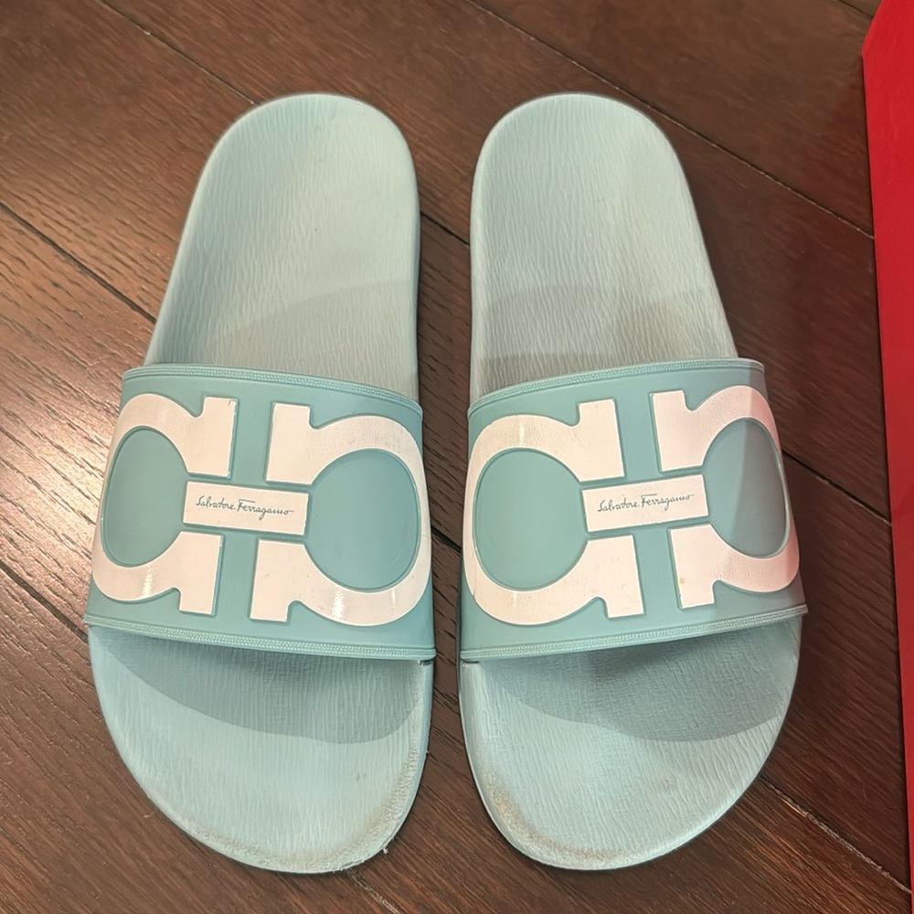 SALVATORE FERRAGAMO flip-flops
